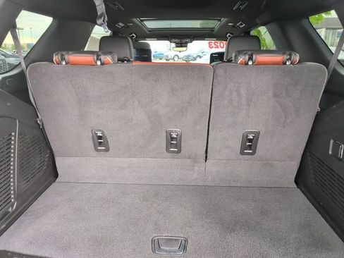 Used 2023 GMC Yukon Denali Ultimate AWD/4WD image 8