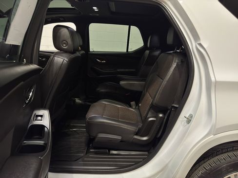 Used 2023 Chevrolet Traverse High Country image 12