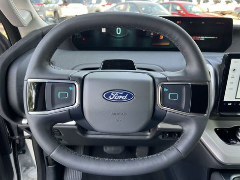 Certified 2025 Ford Expedition Active AWD/4WD image 13