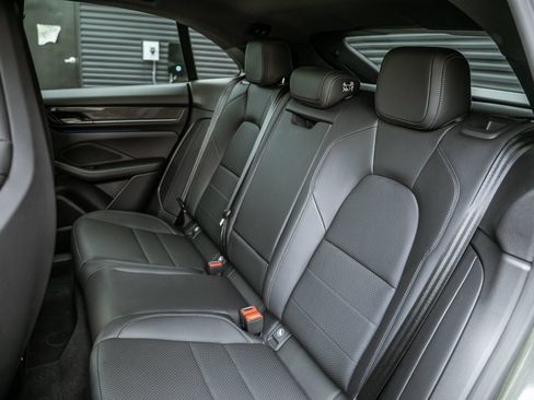 Certified 2025 Porsche Macan Electric RWD image 15