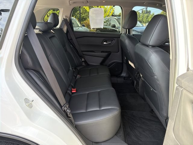 Certified 2025 Nissan Rogue SL w/ Tech Package FWD image 17