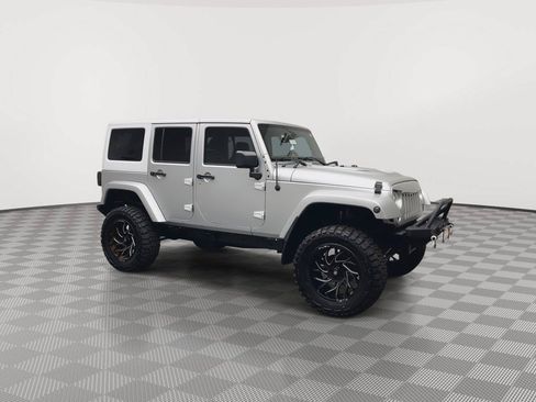 Used 2017 Jeep Wrangler Unlimited Sahara w/ Dual Top Group AWD/4WD image 36