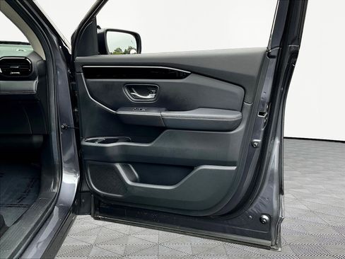 Used 2025 Honda Pilot EX-L image 27