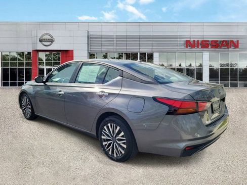 Certified 2025 Nissan Altima 2.5 SV image 7