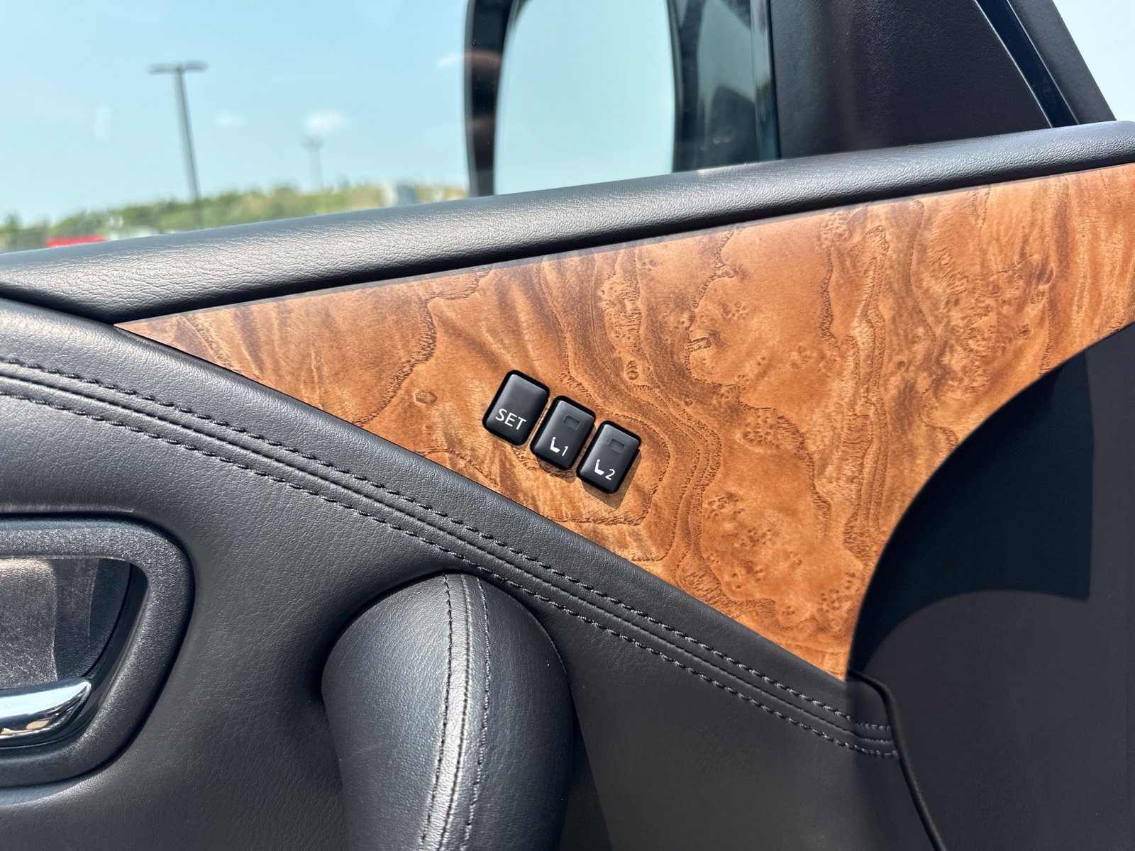 Used 2023 Nissan Armada SL w/ Cargo Package AWD/4WD image 18