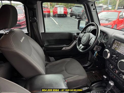 Used 2018 Jeep Wrangler Unlimited Sahara AWD/4WD image 35