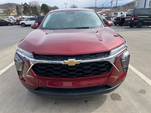 Used 2024 Chevrolet Trax LS w/ LS Convenience Package image 6