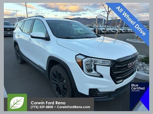 Used 2022 GMC Terrain SLE w/ Driver Convenience Package image 1