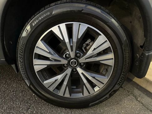 Used 2021 Nissan Rogue SV image 32