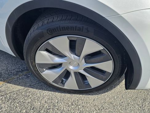 Used 2023 Tesla Model Y Long Range AWD/4WD image 9