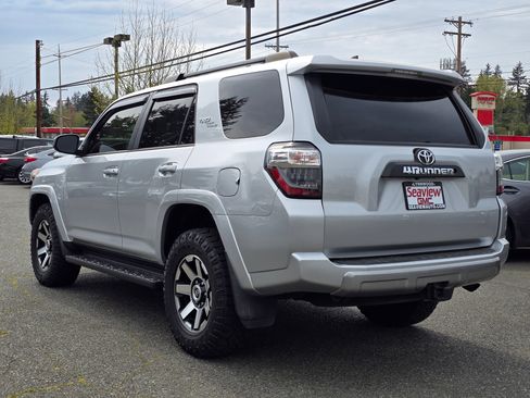 Used 2019 Toyota 4Runner TRD Off-Road AWD/4WD image 5