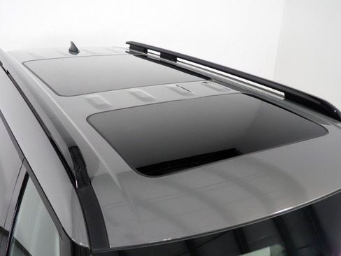 Used 2025 Hyundai Santa Fe Limited image 4