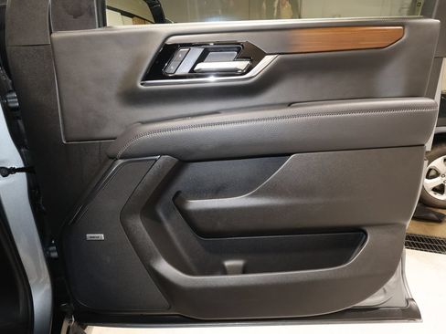 Used 2025 GMC Yukon XL Denali AWD/4WD image 20
