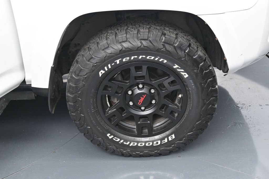 Used 2021 Toyota 4Runner Venture w/ Moonroof Package AWD/4WD image 39