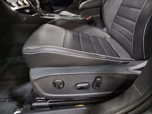 Used 2022 Volkswagen Jetta SE FWD image 17