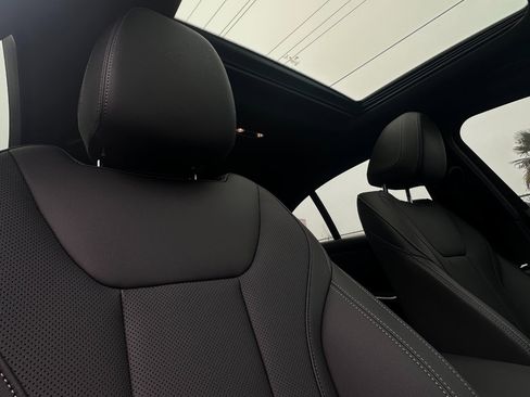 Used 2022 BMW 330i Sedan w/ M Sport Package image 29