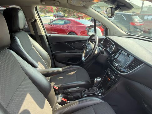 Used 2021 Buick Encore Preferred AWD/4WD image 9