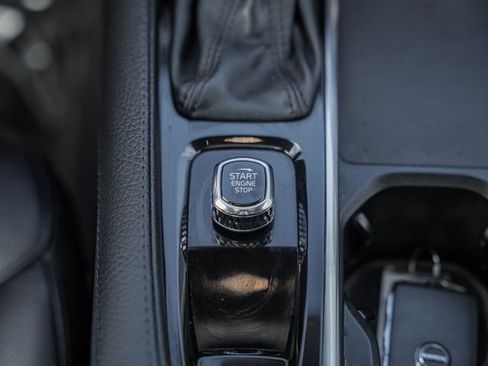 Used 2022 Volvo XC90 T5 Momentum w/ Advanced Package image 25