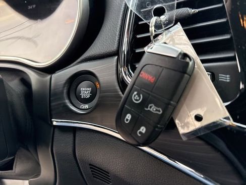 Used 2021 Jeep Grand Cherokee Limited image 41