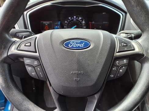 Used 2019 Ford Fusion SE image 10