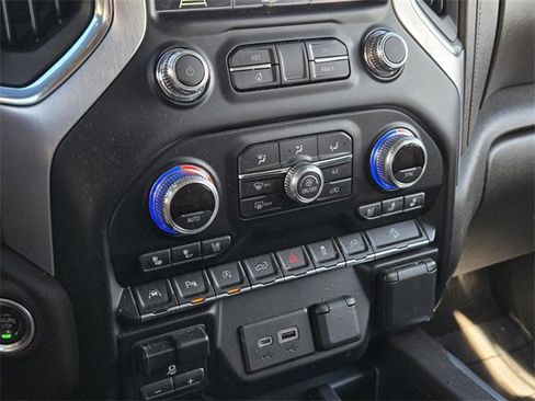 Used 2020 GMC Sierra 1500 SLT image 16