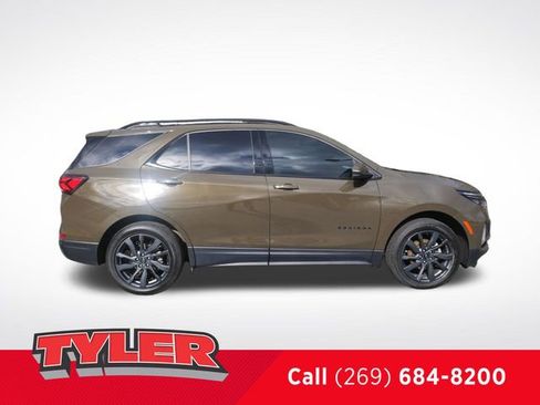 Used 2023 Chevrolet Equinox RS w/ RS Leather Package image 9