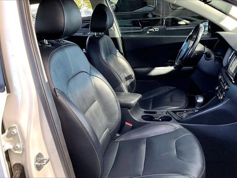 Used 2019 Kia Niro Touring image 8