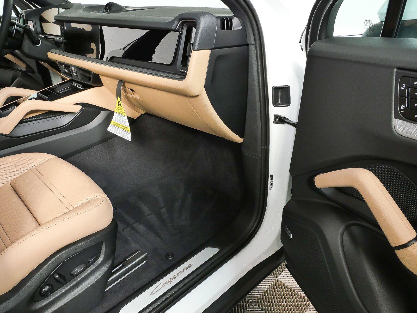 New 2026 Porsche Cayenne Coupe AWD/4WD image 27