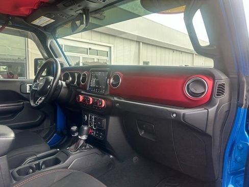 Used 2020 Jeep Gladiator Rubicon w/ Dual Top Group AWD/4WD image 13