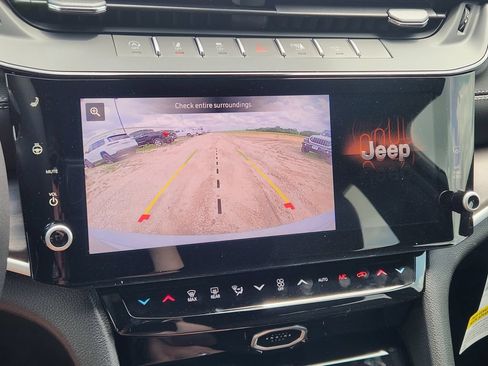 New 2026 Jeep Grand Cherokee Limited RWD image 13
