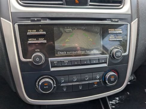 Used 2017 Nissan Altima 2.5 SR w/ LED Appearance Package FWD image 24