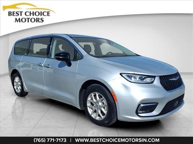 Used 2024 Chrysler Pacifica Touring-L FWD image 1