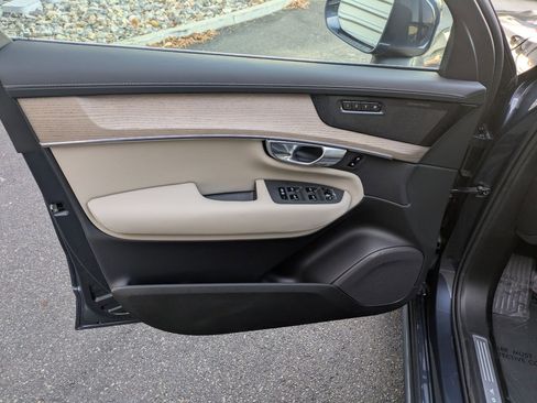 New 2026 Volvo XC90 B6 Plus w/ Protection Package Premier image 11