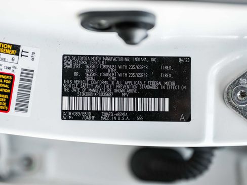 Certified 2023 Toyota Highlander XLE image 30