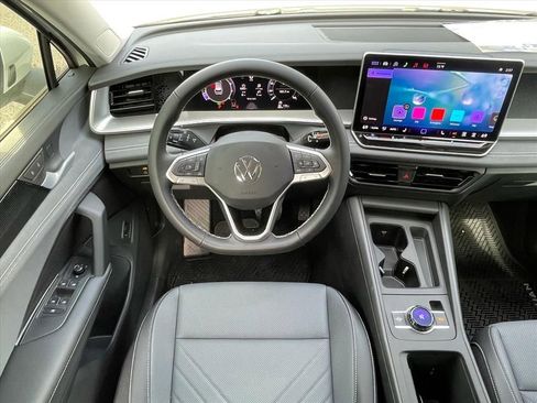 New 2026 Volkswagen Tiguan SE FWD image 3