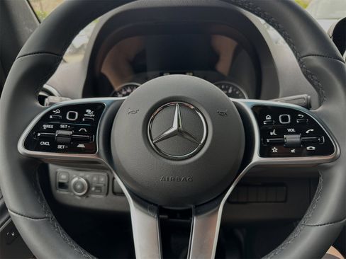 Used 2024 Mercedes-Benz Sprinter 2500 image 26