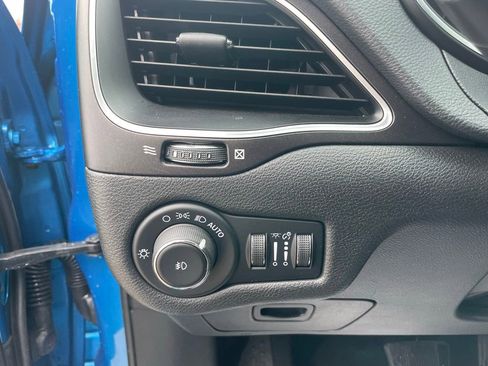 Used 2020 Jeep Cherokee Trailhawk w/ Cold Weather Group AWD/4WD image 12
