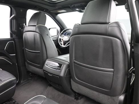 Used 2022 Cadillac Escalade ESV Premium Luxury AWD/4WD image 22