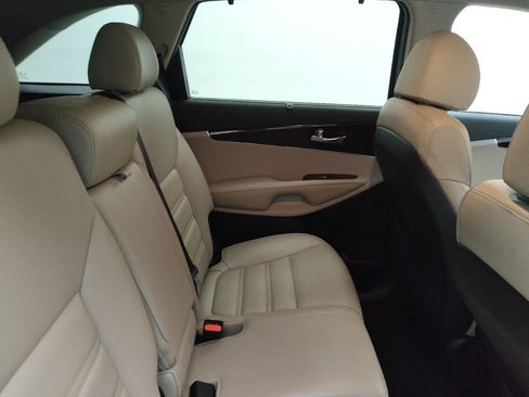 Used 2018 Kia Sorento EX FWD image 19
