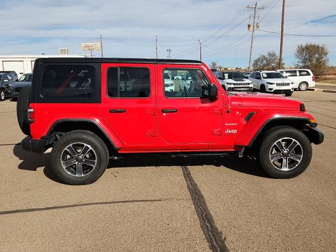 Used 2023 Jeep Wrangler Unlimited Sahara image 5