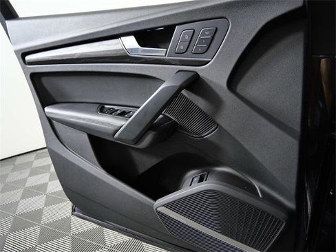 Used 2020 Audi Q5 e Premium Plus w/ Premium Plus Package image 25