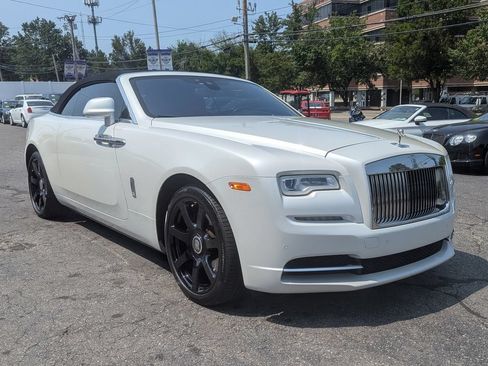 Used 2018 Rolls-Royce Dawn RWD image 5