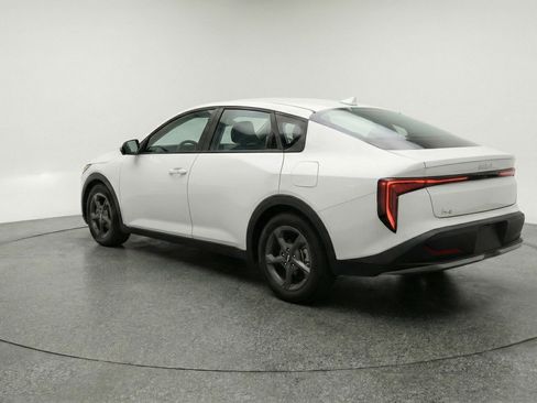 Used 2025 Kia K4 LXS image 6