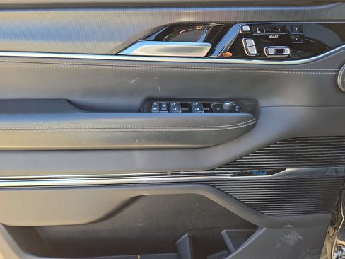 Used 2024 Jeep Grand Wagoneer Series II Obsidian w/ Quick Order Packagew 28T AWD/4WD image 15