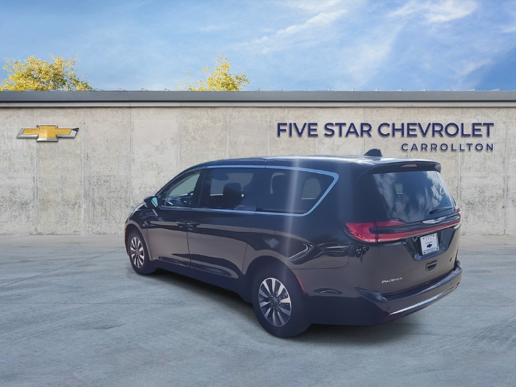 Used 2024 Chrysler Pacifica Limited FWD image 7