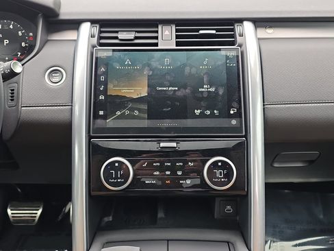 Certified 2025 Land Rover Discovery Dynamic SE AWD/4WD image 20