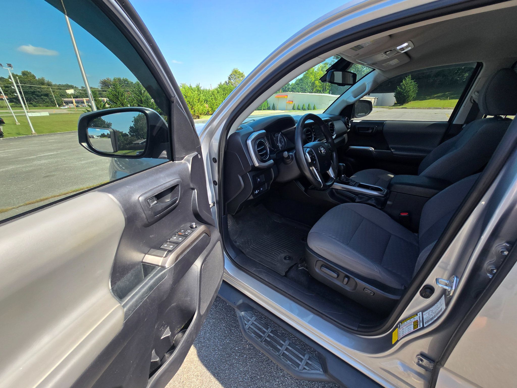 Used 2021 Toyota Tacoma SR5 RWD image 10