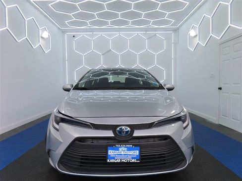 Used 2025 Toyota Corolla LE FWD image 4