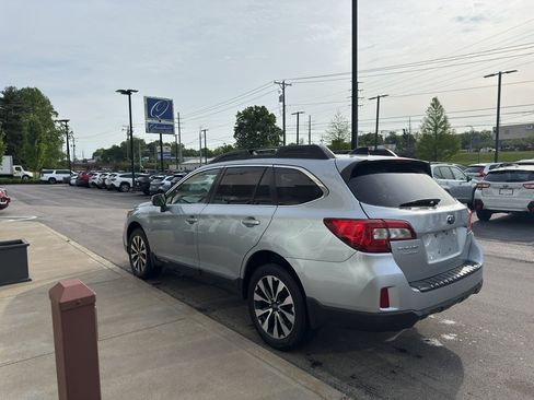 Used 2016 Subaru Outback 2.5i Limited AWD/4WD image 5