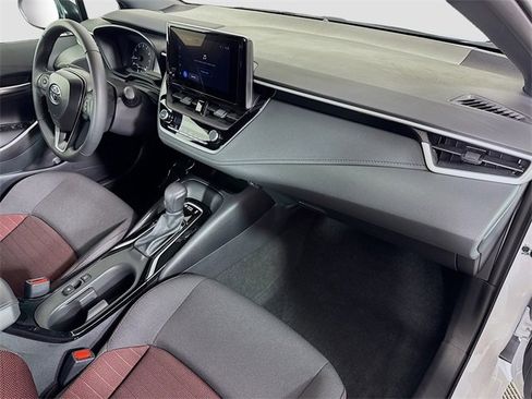 Certified 2025 Toyota Corolla SE image 30